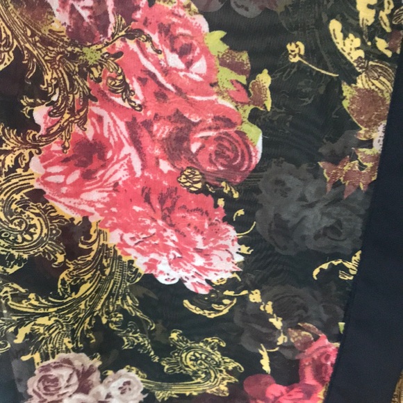 FALL FLORAL MOODY BLOUSE - Picture 4 of 9